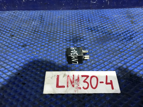 Реле поворотов TOYOTA HILUX SURF 1992