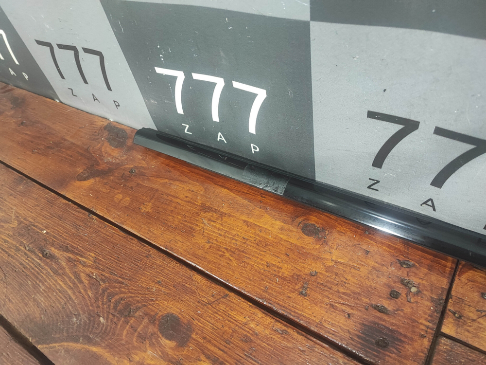 Молдинг стекла переднего правого CLS (C257) 17-нв Б/У Оригинал A2577251000