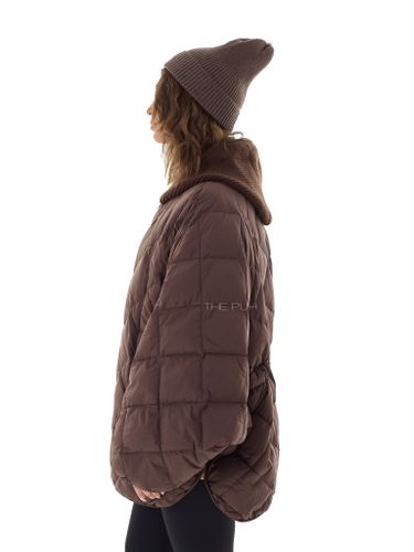 Шоколадный пуховик-летучая мышь с вязаным капюшоном