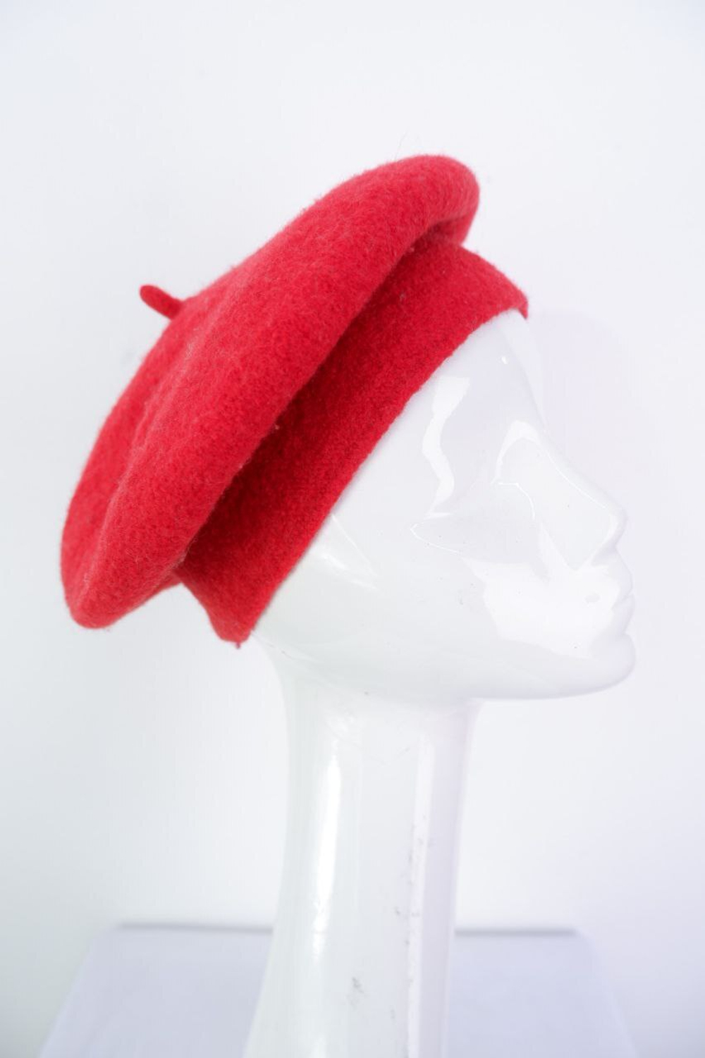 Берет яркий