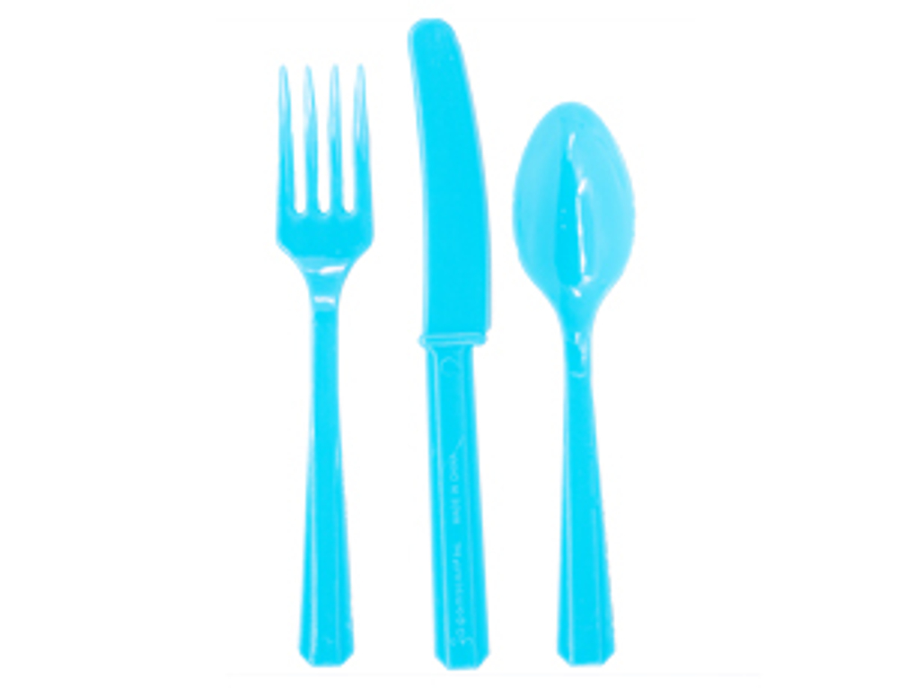 Столовые приборы в ассортименте