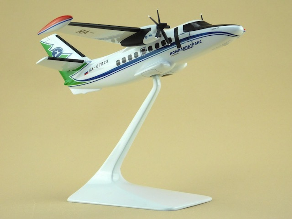 Модель самолета L-410 (М1:72, Комиавиатранс)