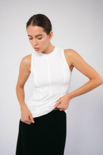 Базовый трикотажный топ из вискозы с вертикальными вытачками