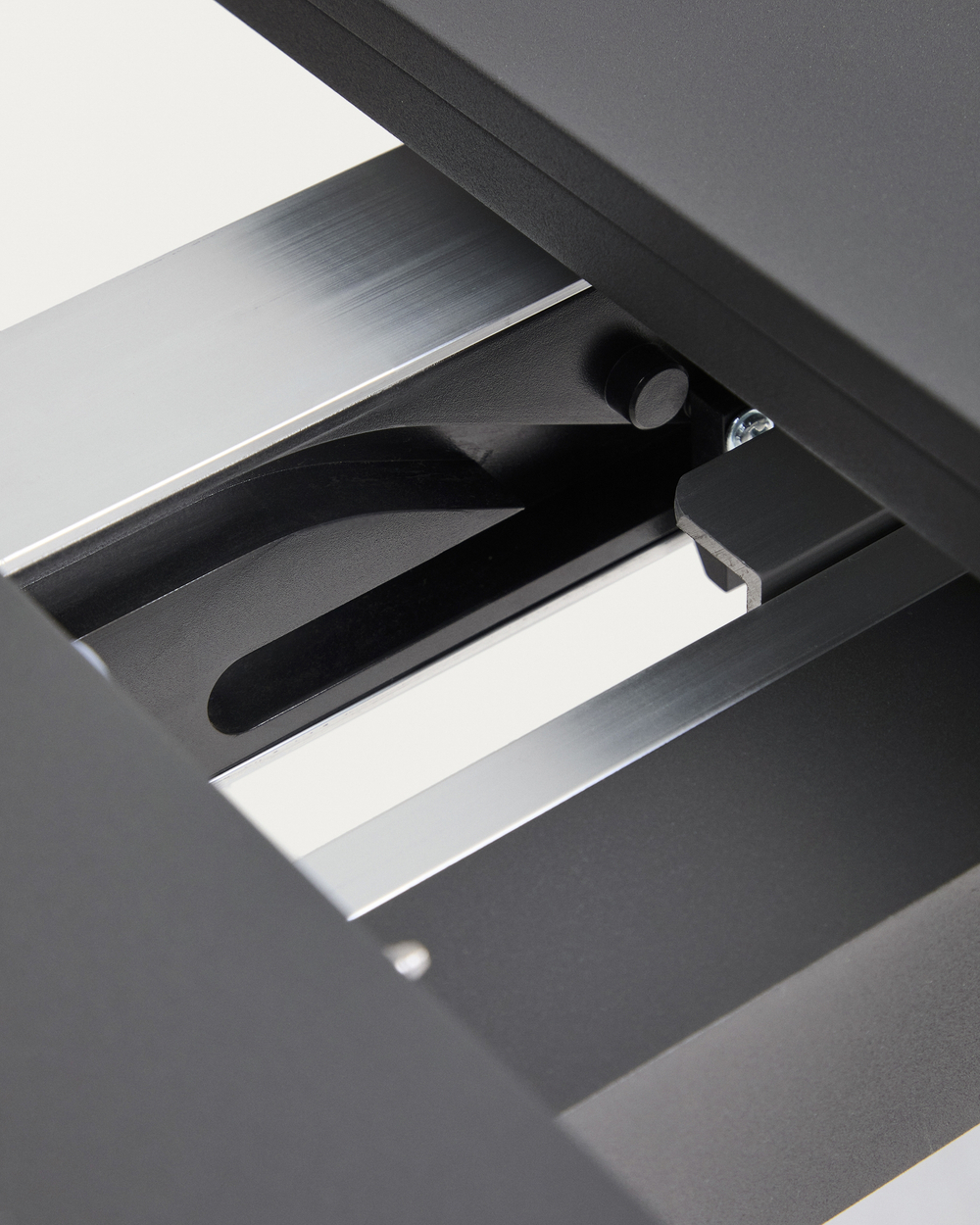 Раздвижной уличный стол Izola из алюминия с графитовой отделкой, 185 (235) x 100 см