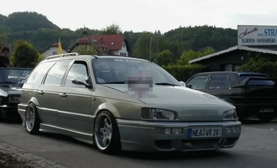 Накладки на пороги Rieger для VW passat B3