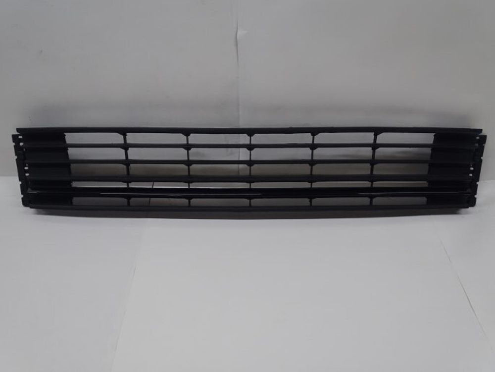 Решетка бампера Volkswagen Polo с 2015 г. перед. центр. (черная) (COMPONENT)