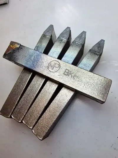 Резец токарный для проточки канавок в шкивах под клиновые ремни 25*16*140 профиль А ВК8