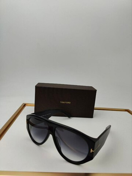Солнцезащитные очки Tom Ford