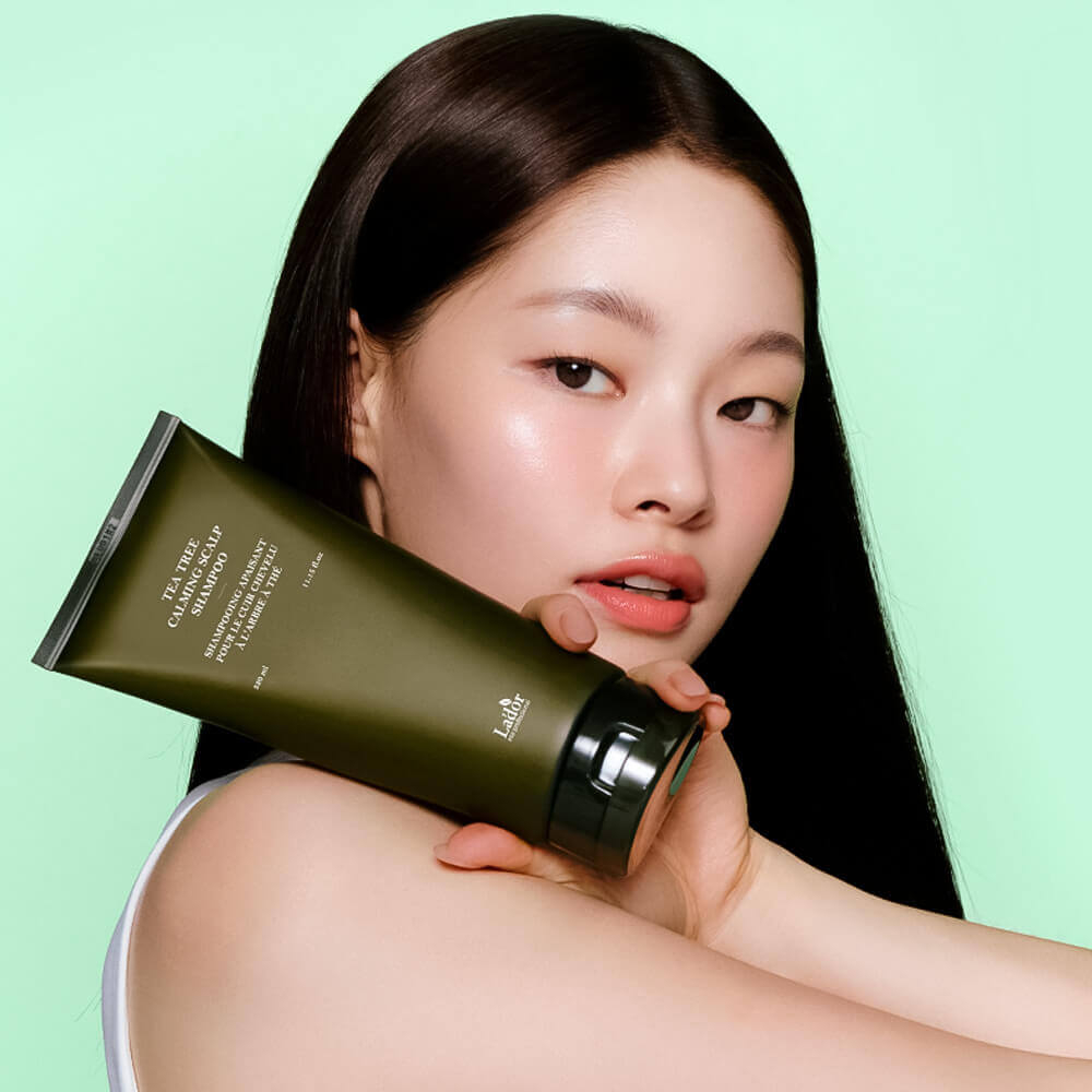 Lador Tea Tree Calming Scalp Shampoo успокаивающий шампунь с экстрактом чайного дерева и мяты