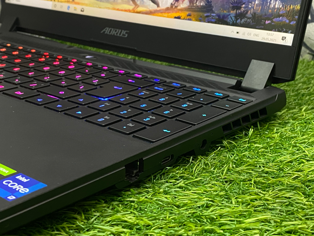 Игровой Aorus 15.6" 2K 165Hz i7-12700H/RTX 3070 Ti 8GB/1TB SSD/ 15 XE4[XE4-73RUB14SD]/Windows 10