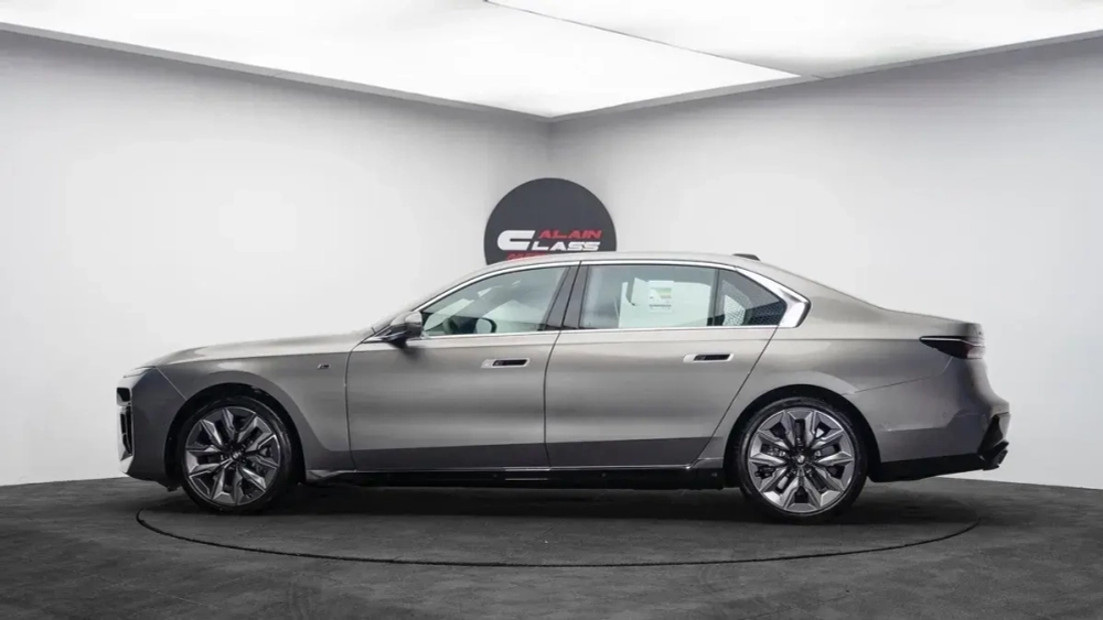 BMW 7 серии 760i xDrive, 2023