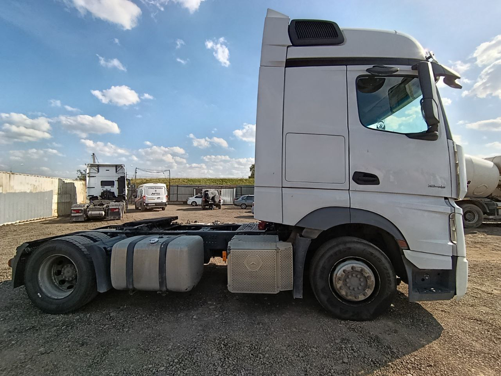 Mercedes-Benz ACTROS 4x2 Седельный тягач 1845 LS (Дизельный, 12,8 л, 476 л.с., МТ)