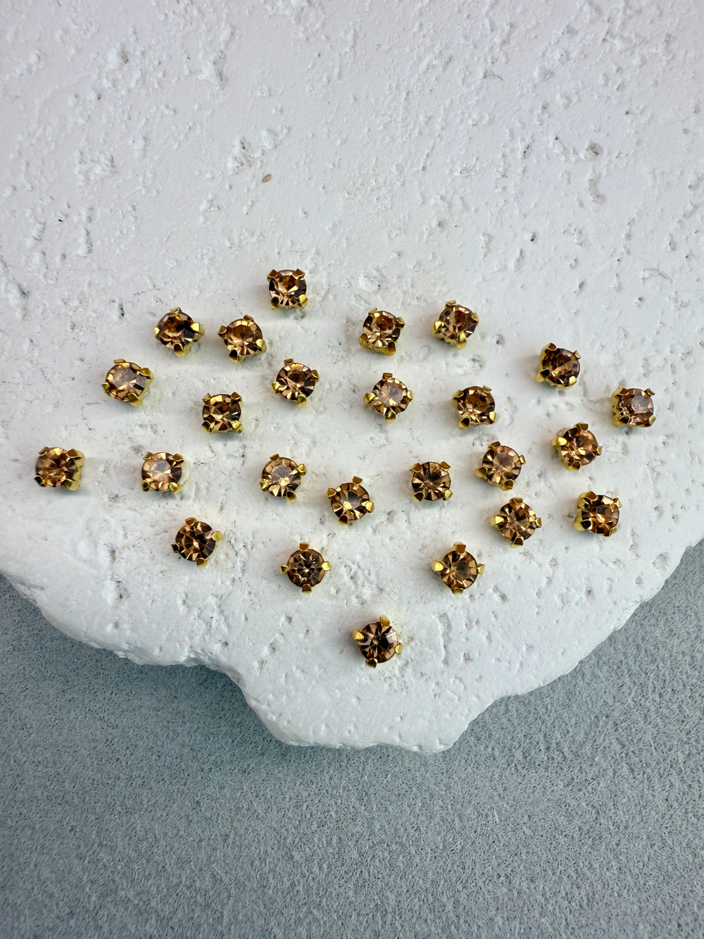 Шатоны 4 мм, Бежевый в золоте, 25 шт