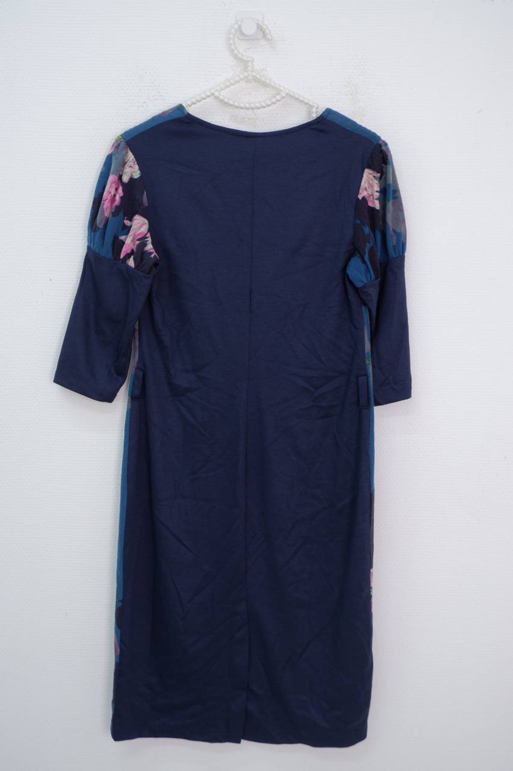 Платье женственное с цветами 40-42 размер