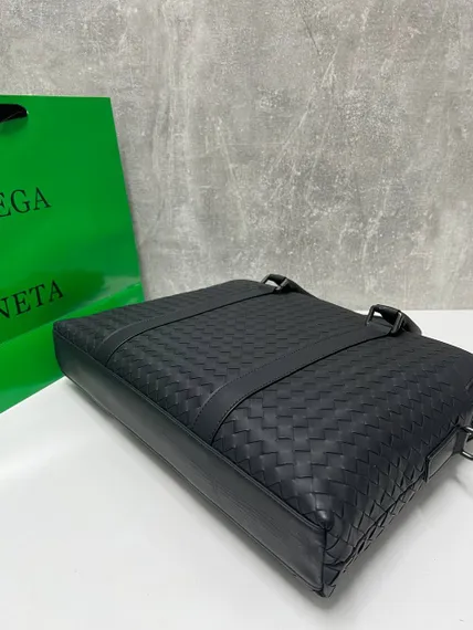 Кожаный портфель Bottega Veneta Intrecciato 38 с плечевым ремнем