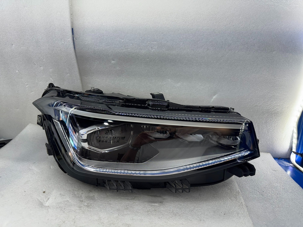 Правая оригинальная LED фара для Volkswagen Tharu (Tiguan)