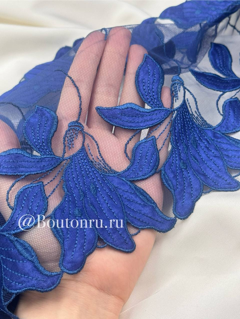 Кружево синее с вышитыми цветами "Лилии" 260 мм