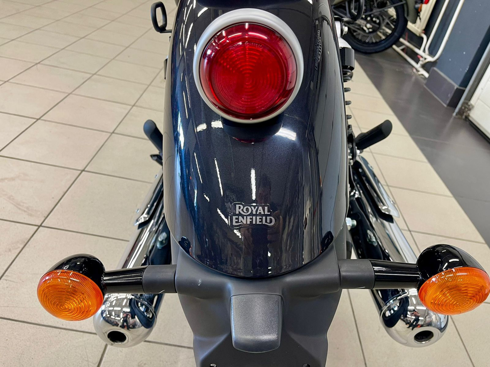 Royal Enfield 650 Super Meteor (Astral Black)