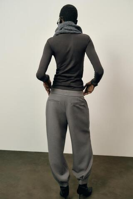 ZARA БАЗОВАЯ ХЛОПКОВАЯ ФУТБОЛКА, УГОЛЬНЫЙ