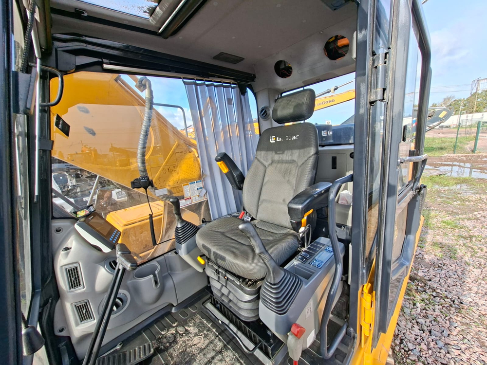 LiuGong CLG922 Экскаватор CLG922E (Дизельный, 5,9 л, 152 л.с., АТ)