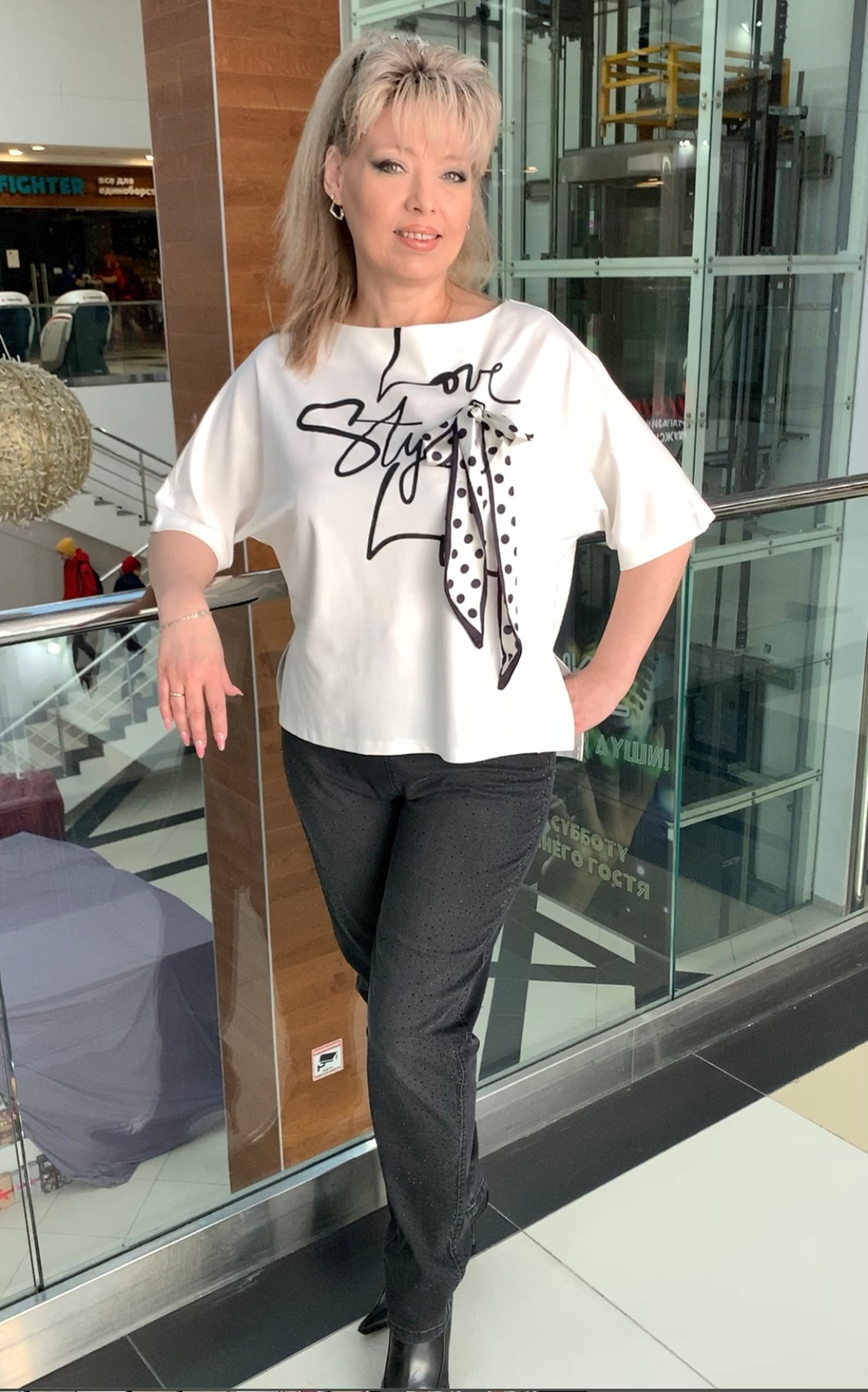 Красивый блузон с косынкой в виде банта