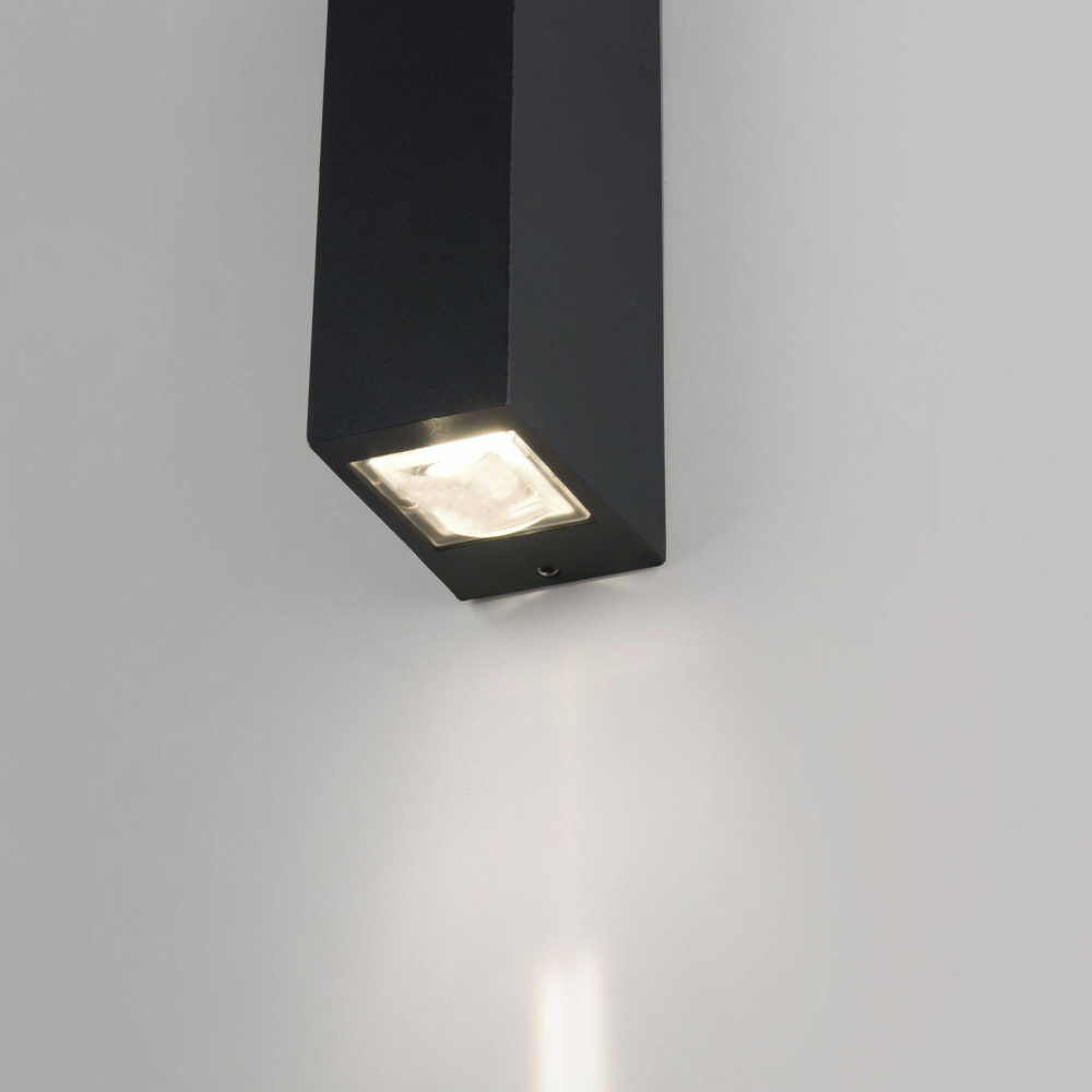 Уличный настенный светодиодный светильник Blaze LED IP65 35136/W черный