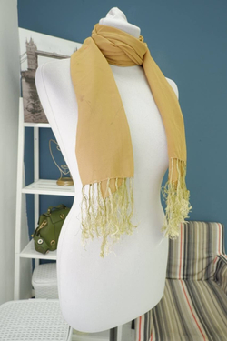 Шарф легкий с бахромой