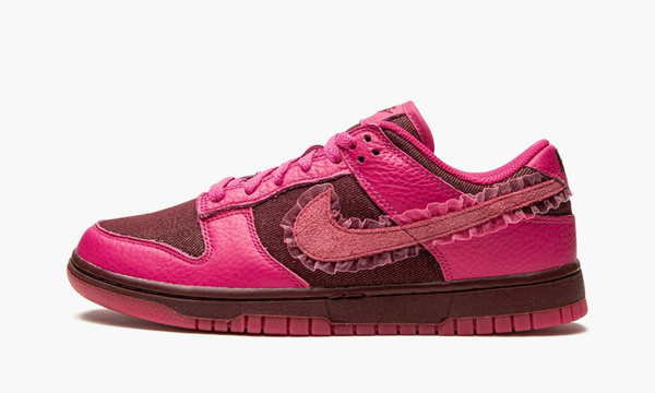 Dunk Low WMNS "Valentine's Day"
