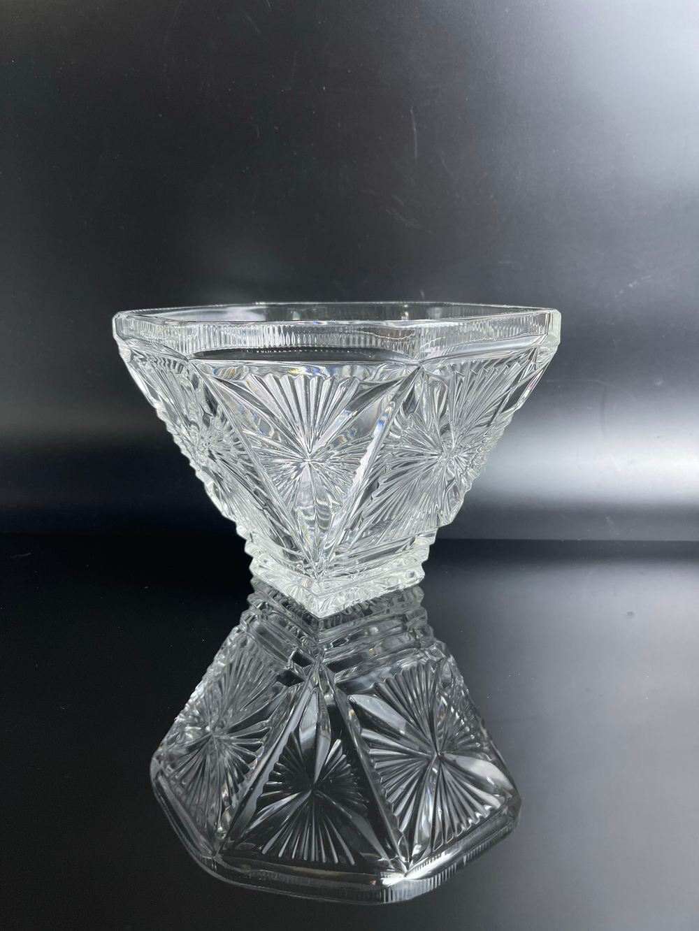 Конфетница хрустальная с декором, алмазная грань, винтаж СССР 1970-1990 год