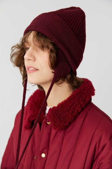Шапка из мериноса с ушками бордовая