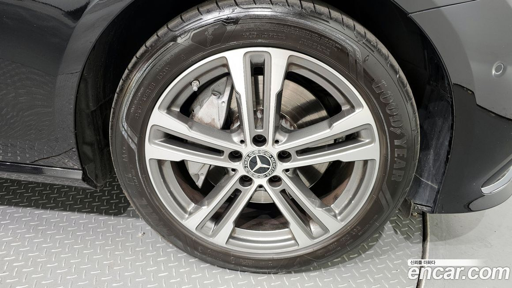 Mercedes-Benz E-Class W213 E350 4MATIC Avangarde (07.2022)