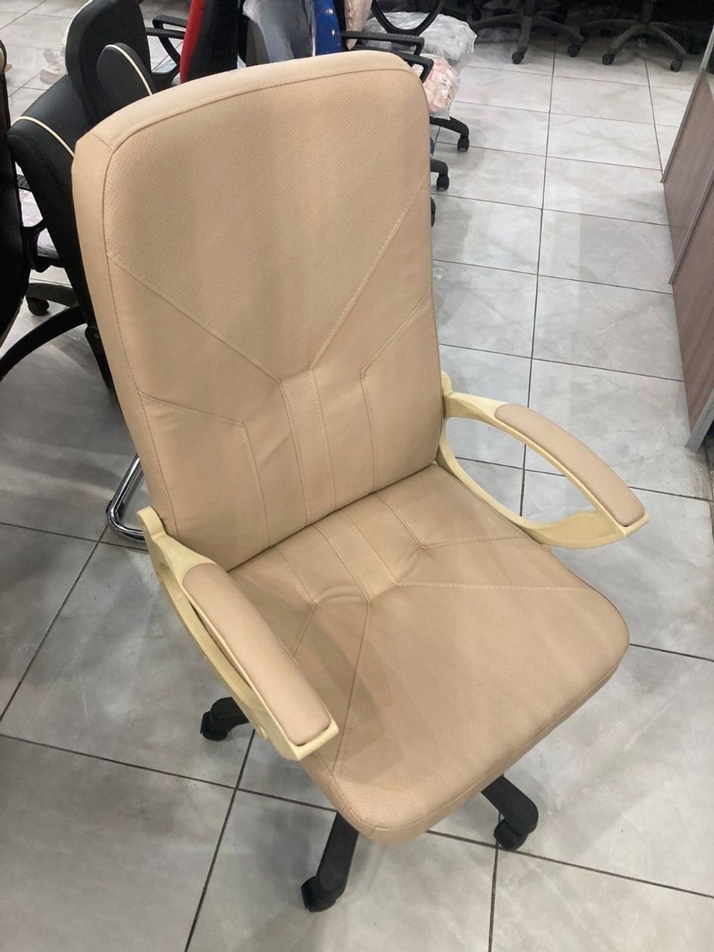 Кресло Фортуна-5 (2А) к/з беж/беж Мех качания п Директор