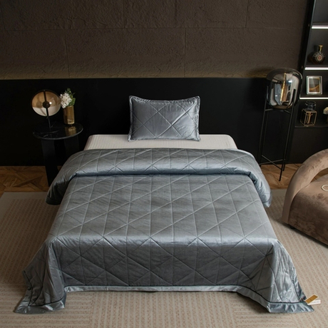 Велюровое покрывало в клетку с наволочками OVL039