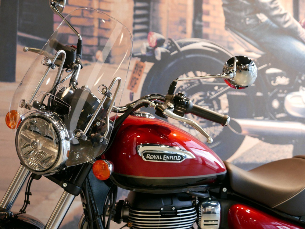 Royal Enfield Meteor 350 Supernova Red