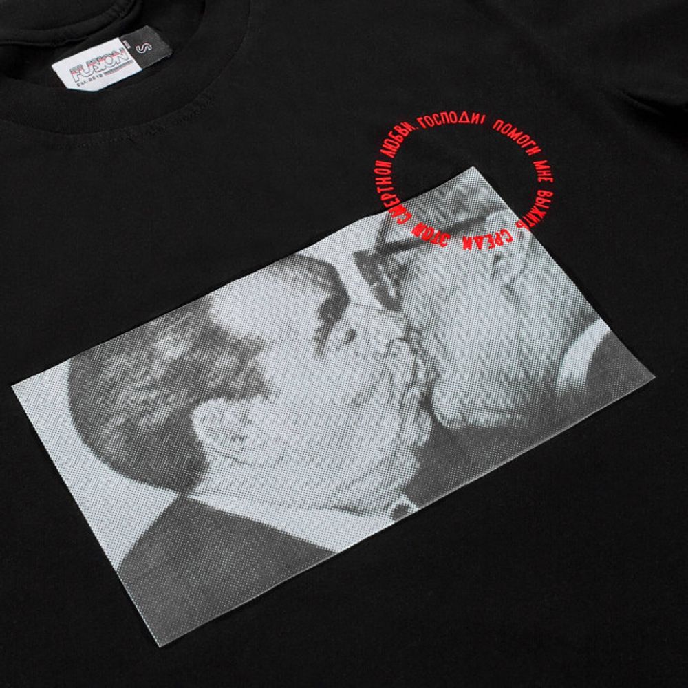 Футболка The Kiss Черная