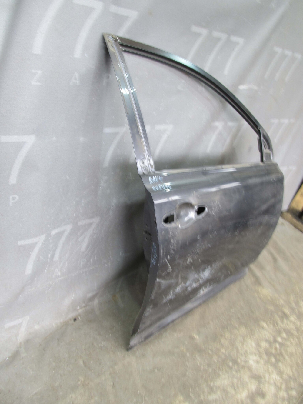 Дверь передняя правая Toyota RAV4 IV (XA40) 12-19 Б/У Оригинал 6700142150