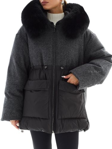 Комбинированный пуховик черного цвета с мехом песца