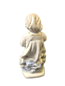 Фаянсовая статуэтка "Девочка с венком" Гжель