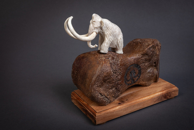 Мамонт на скале