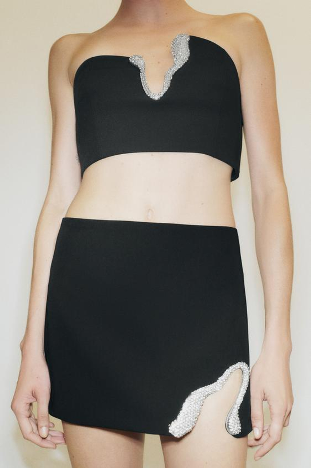 ZARA МИНИ-ЮБКА С ДЕКОРАТИВНОЙ ОТДЕЛКОЙ, ЧЕРНЫЙ