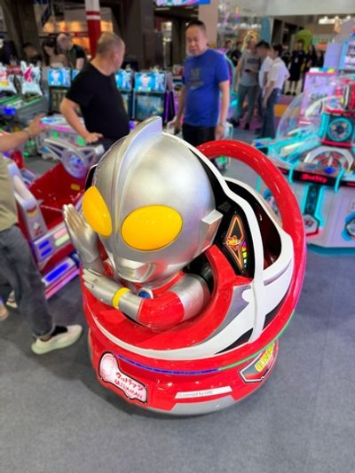 Аттракцион качалка с видео игрой «Ultraman»