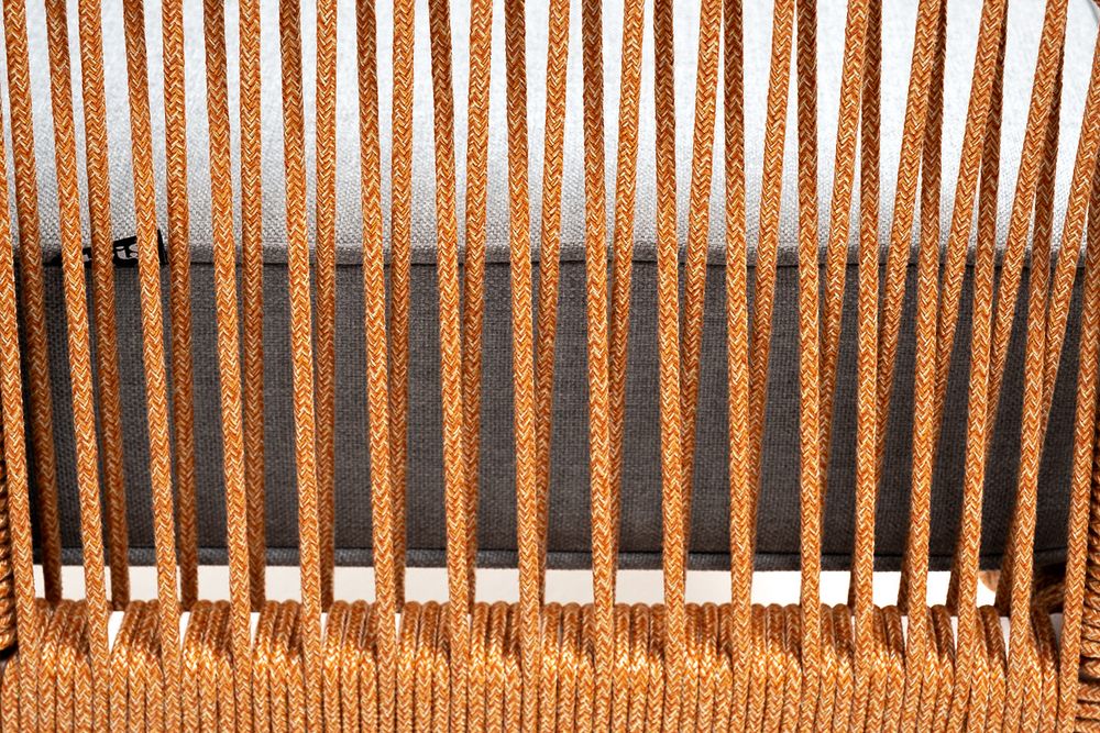 "Канны" кресло плетеное из роупа, каркас алюминий светло-серый (RAL7035) муар, роуп оранжевый меланж круглый, ткань светло-серая