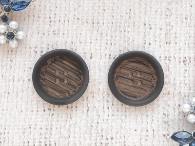 Пуговицы костюмные, d 2,5 см