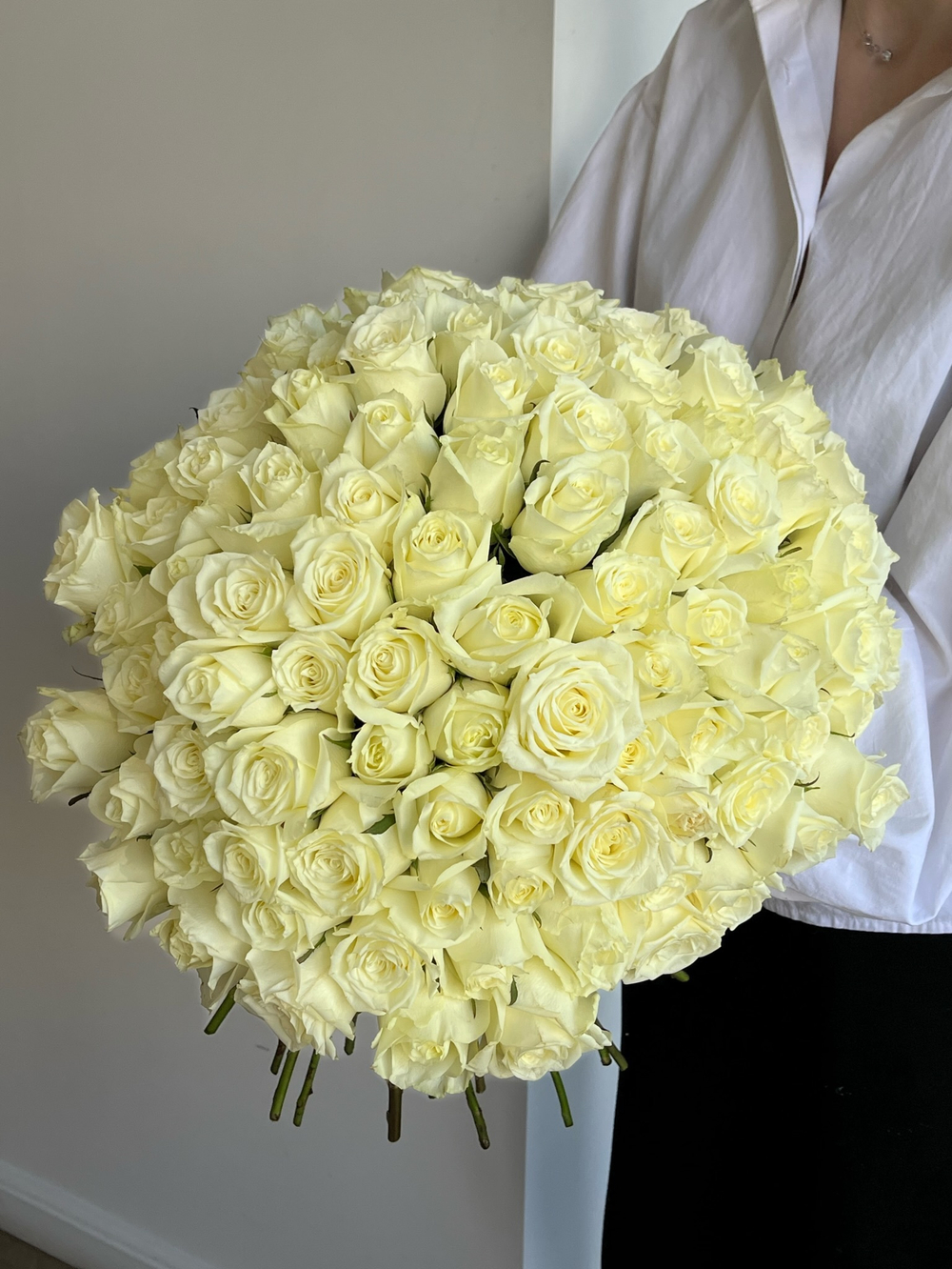 .Букет из белой розы (40см) 101 шт под ленту