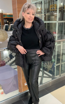 Черная cтеганная куртка-пуховик с красивыми рукавами