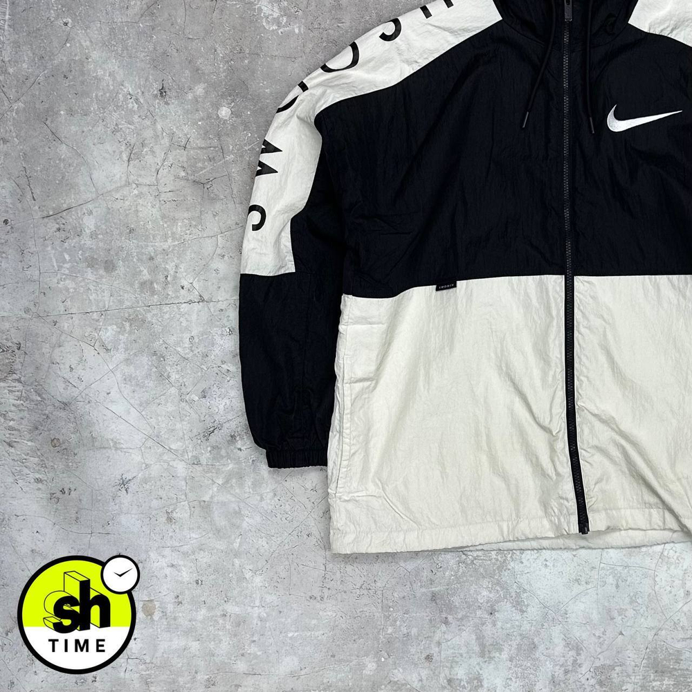 Ветровка Nike Swoosh