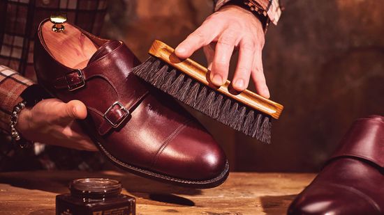 Как ухаживать за обувью и чистить туфли, ботинки и кроссовки