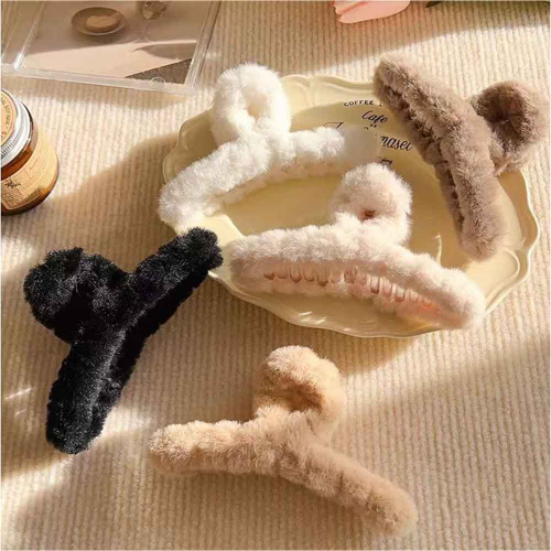 Заколка-краб плюшевая