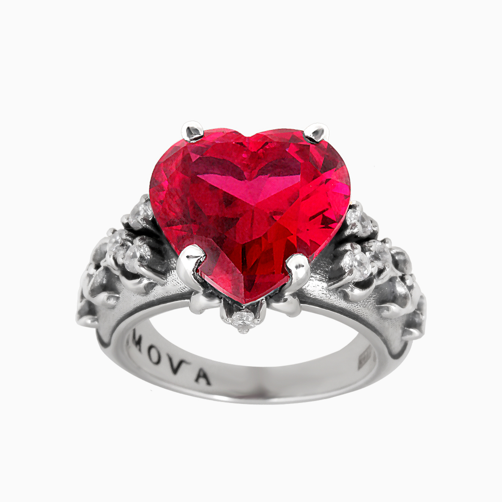 Серебряное кольцо с красным рубином - корундом