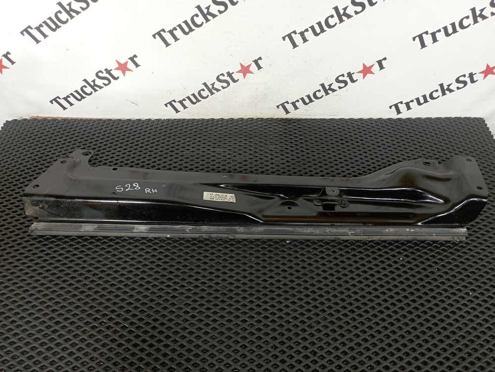 Усилитель двери правой 2020г